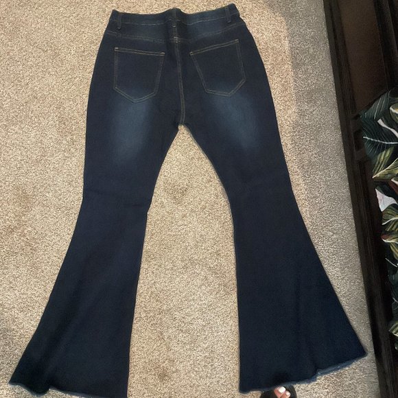 Multiple Shirts & Jeans - Picture 4 of 10